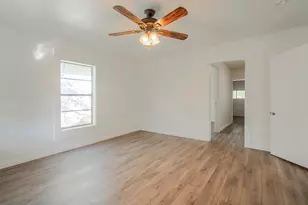 413 S Manson St, Wolfe City, TX 75496 - Photo 4