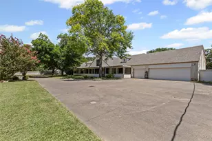 1204 W Westhill Dr, Cleburne, TX 76033 - Photo 34