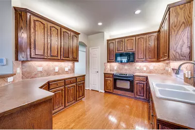 3912 Sovereign Drive, Bedford, TX 76021 - Photo 10