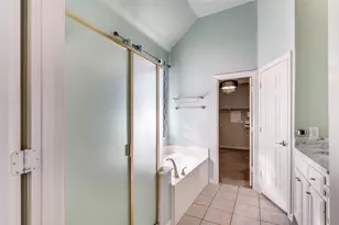 3912 Sovereign Dr, Bedford, TX 76021 - Photo 18