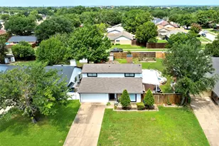 2707 Colonial Dr, Carrollton, TX 75007 - Photo 2