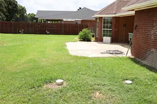 3917 Country Meadows Cir, Granbury, TX 76049 - Photo 6
