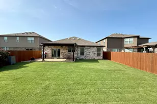 905 Ravenwood Ln, Van Alstyne, TX 75495 - Photo 18