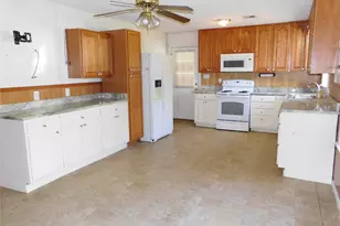 105 NW 7th St, Hubbard, TX 76648 - Photo 12