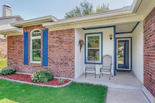 7121 Woodhinge Dr, Benbrook, TX 76126 - Photo 2