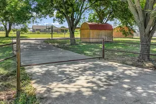 111 Quail Dr, Springtown, TX 76082 - Photo 16