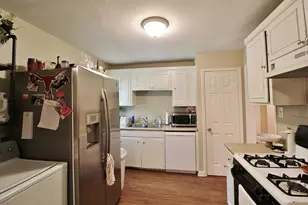 911 E Lovers Ln, Arlington, TX 76010 - Photo 6