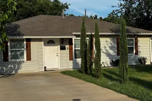 601 Shawnee Trce, Grand Prairie, TX 75051 - Photo 1