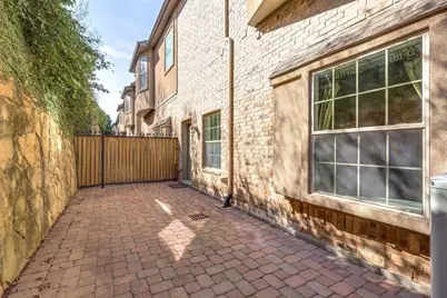 566 Rockingham Drive, Irving, TX 75063 - Photo 18