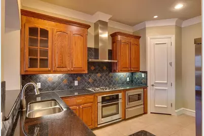 566 Rockingham Drive, Irving, TX 75063 - Photo 6