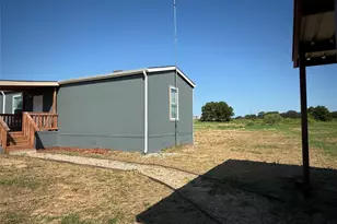 1020 Red Bird Ln, Bowie, TX 76230 - Photo 2