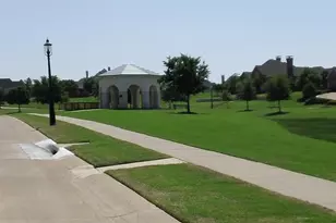 812 Sir Galahad Ln, Lewisville, TX 75056 - Photo 2