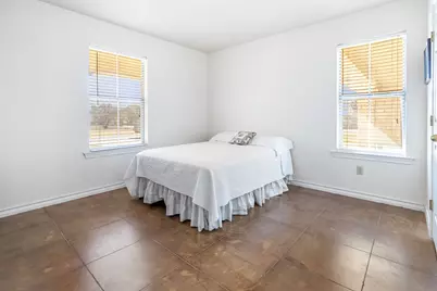 2702 Sky Harbour Drive, Granbury, TX 76049 - Photo 32
