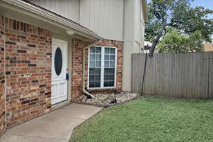 116 Main Pl, Euless, TX 76040 - Photo 2