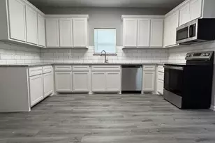 406 E Bonham St, Tom Bean, TX 75491 - Photo 12