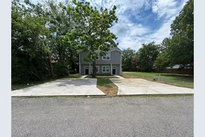 406 E Bonham Street, Tom Bean, TX 75491 - Photo 32