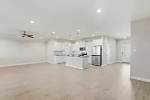 1913 Heritage Ct, Cleburne, TX 76033 - Photo 4