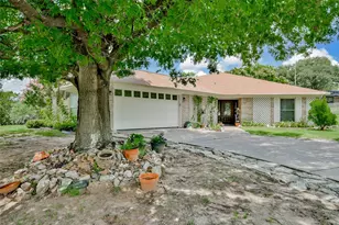 300 Saddleview Ct, Granbury, TX 76048 - Photo 1