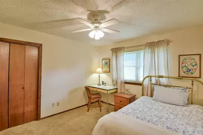300 Saddleview Court, Granbury, TX 76048 - Photo 18