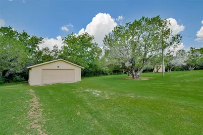 300 Saddleview Court, Granbury, TX 76048 - Photo 28
