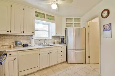 300 Saddleview Court, Granbury, TX 76048 - Photo 6