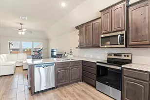 529 Lela Cir, Keene, TX 76059 - Photo 10