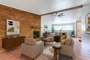 8621 Grenadier Dr, Dallas, TX 75238 - Photo 4