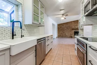 8621 Grenadier Drive, Dallas, TX 75238 - Photo 10