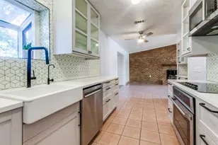 8621 Grenadier Dr, Dallas, TX 75238 - Photo 10