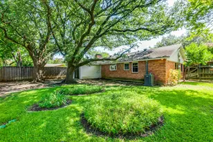 8621 Grenadier Dr, Dallas, TX 75238 - Photo 22