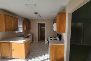 1507 Lindsey Ln W, Cleburne, TX 76033 - Photo 4