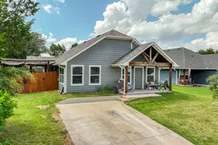 2806 San Gabriel Dr, Granbury, TX 76048 - Photo 2