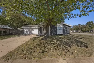 1817 Redwood St, Arlington, TX 76014 - Photo 2