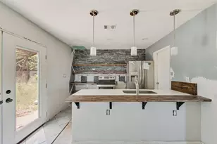 9502 Zelkova Cir, Dallas, TX 75249 - Photo 6