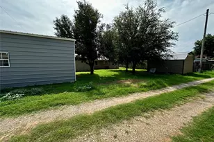 1209 Park Street N, Seymour, TX 76380 - Photo 28