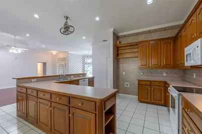 8925 Green Leaves Drive, Granbury, TX 76049 - Photo 4