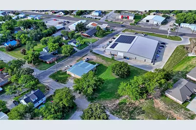 206 N Matthews Street, Bowie, TX 76230 - Photo 4