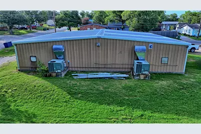 206 N Matthews Street, Bowie, TX 76230 - Photo 22