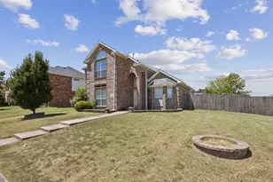 341 Crystal Lake Dr, DeSoto, TX 75115 - Photo 2
