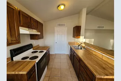 2423 Limestone Drive, Arlington, TX 76014 - Photo 4