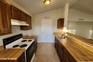 2423 Limestone Dr, Arlington, TX 76014 - Photo 4