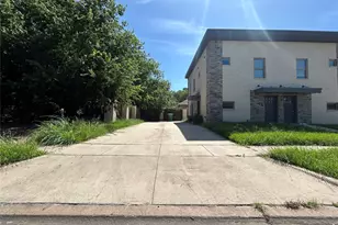 301 E Brockett St, Sherman, TX 75090 - Photo 2