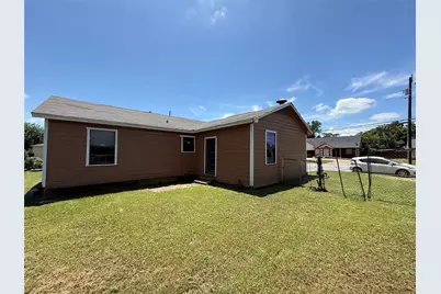 915 S Rockwall Avenue, Terrell, TX 75160 - Photo 1