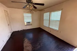 915 S Rockwall Ave, Terrell, TX 75160 - Photo 4