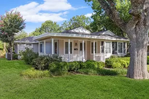 2200 Grandview Dr, Fort Worth, TX 76112 - Photo 2