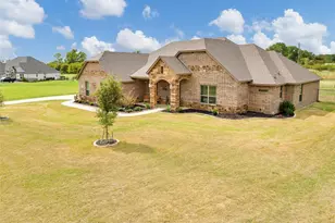 217 Maverick Ct, Granbury, TX 76049 - Photo 6