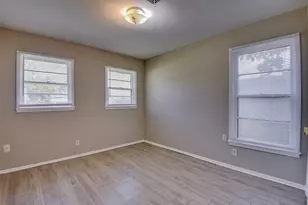 607 N Wood St, Cleburne, TX 76033 - Photo 28