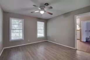 607 N Wood St, Cleburne, TX 76033 - Photo 32