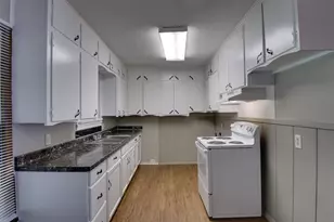 607 N Wood St, Cleburne, TX 76033 - Photo 8