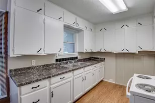 607 N Wood St, Cleburne, TX 76033 - Photo 10